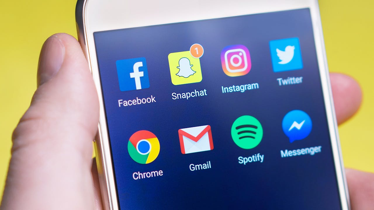 Crescimento do Instagram prejudicava engajamento no Facebook, revela Zuckerberg
